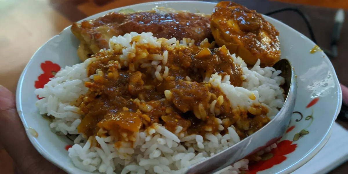 A Sri Lankan rice and curry spread
